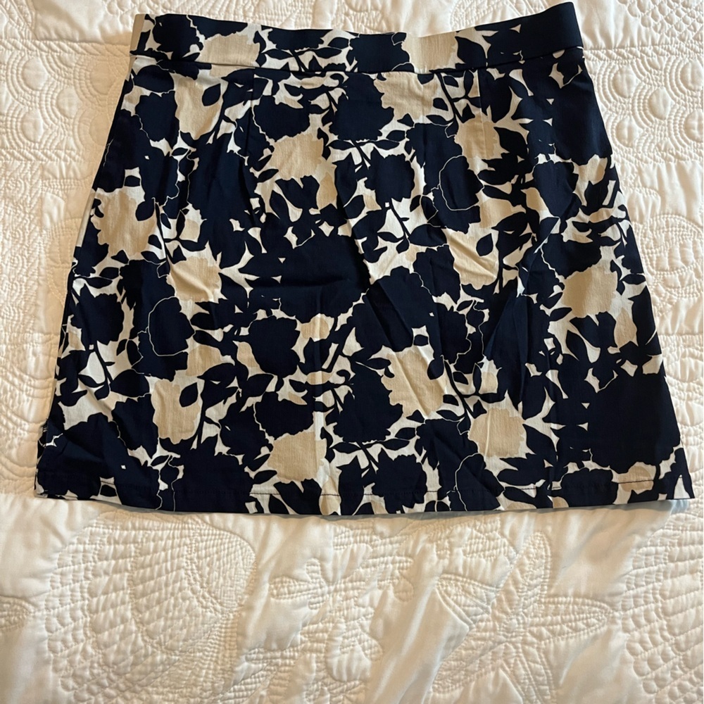 Rafaella Dark Blue and Cream Patterned Skirt Lined w/Shorts - Picture 4 of 5